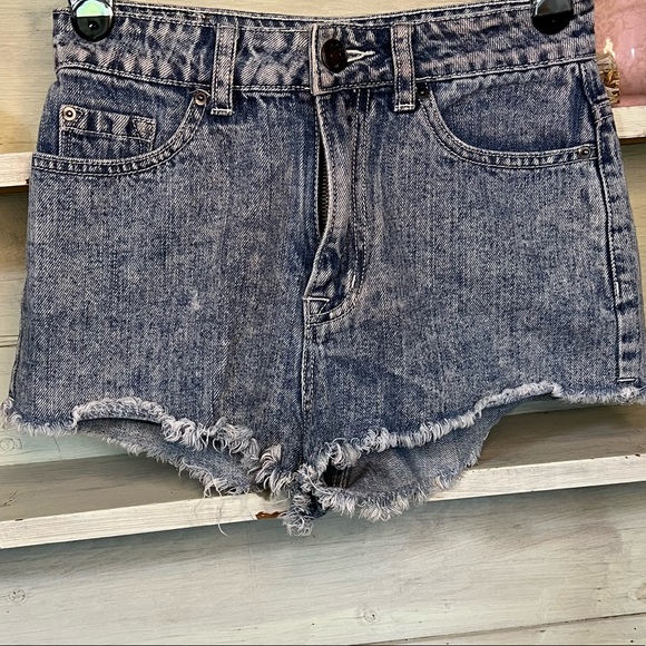 BDG High-rise Dree Cheeky Shorts - Picture 2 of 3